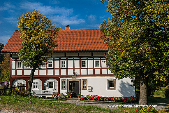 Foto von Peter Hennig PIXELWERKSTATT Umgebindehaus in Jonsdorf (Zittauer Gebirge) im Spätsommer